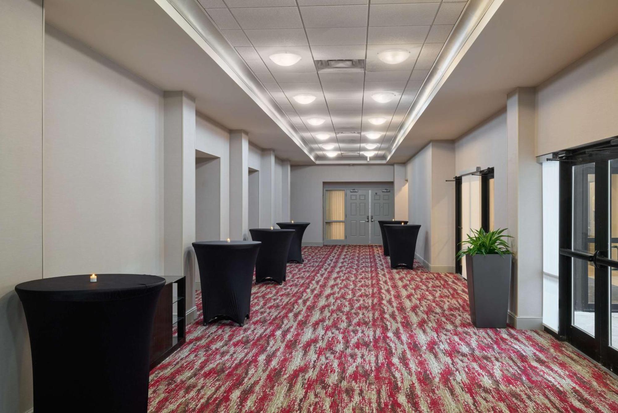 Hilton Garden Hotel 3*